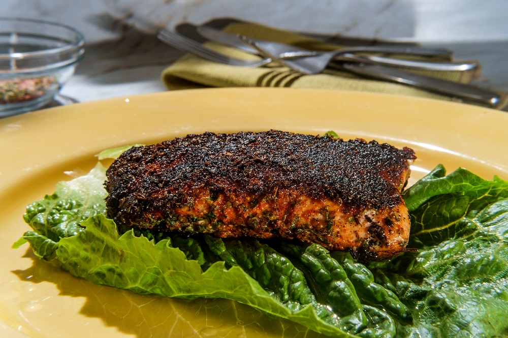 grilled-vs-blackened salmon